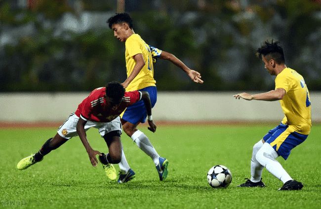 九游官网摩纳哥发布备战花絮,冲刺阶段强势反弹,荷甲任务艰巨,年轻球员获得机会(纳土纳群岛是被谁丢掉的)